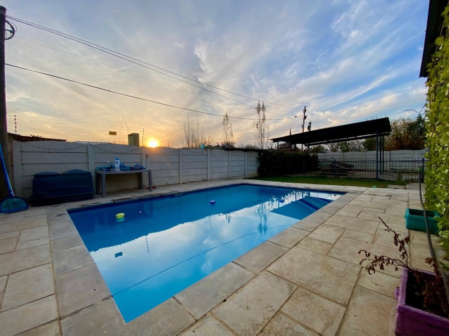 3 Bedroom Property for Sale in Miederpark North West